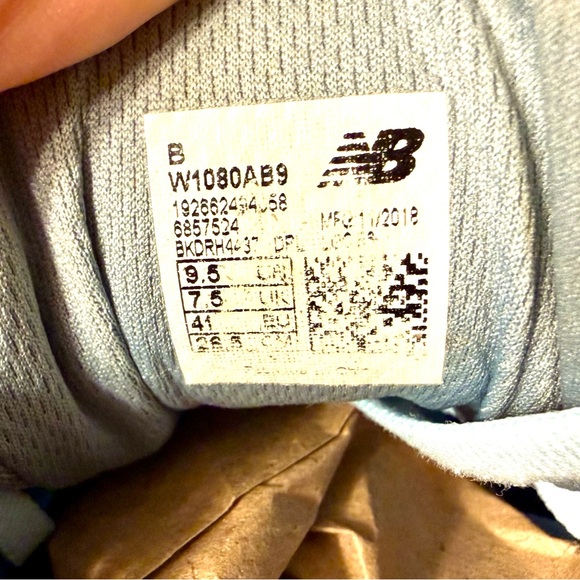 New Balance Women's Fresh Foam 1080 - Light Blue and White - Picture 9 of 9